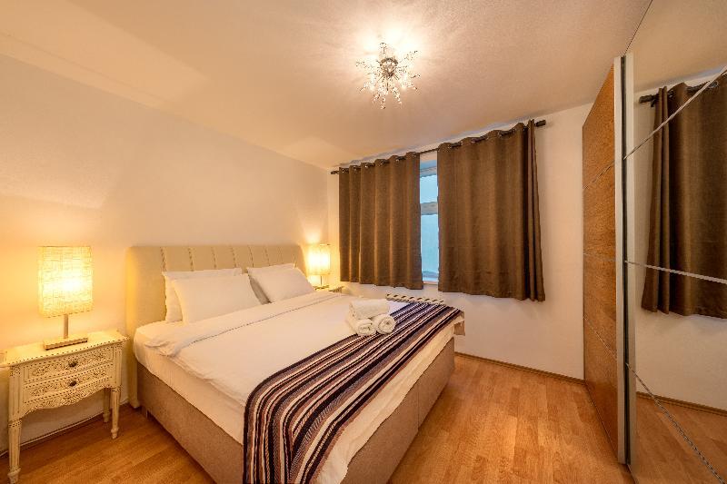 Aparthotel Rohacova 3*